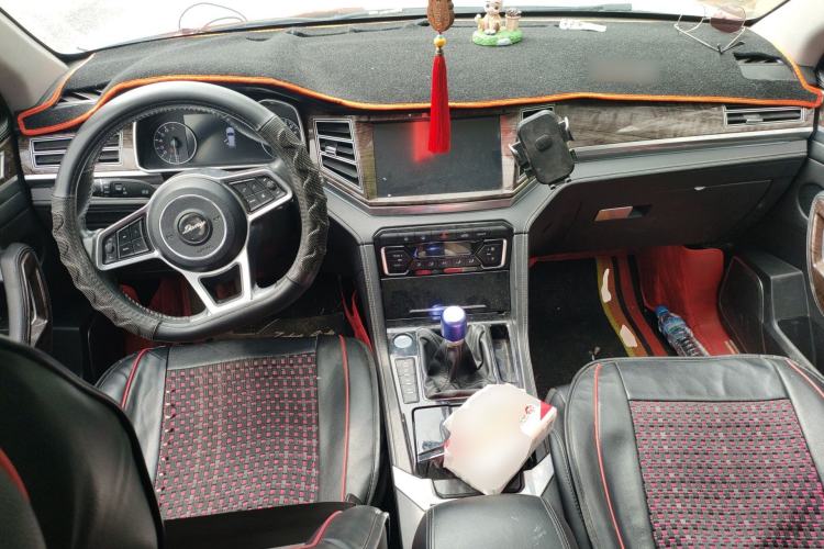 Used Zotye Domy X7 2017 1.8T Manual Luxury Model Center Console