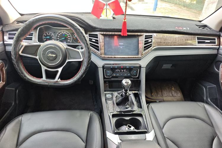 Used Zotye Domy X7 2017 1.5T Manual Elite Version Center Console