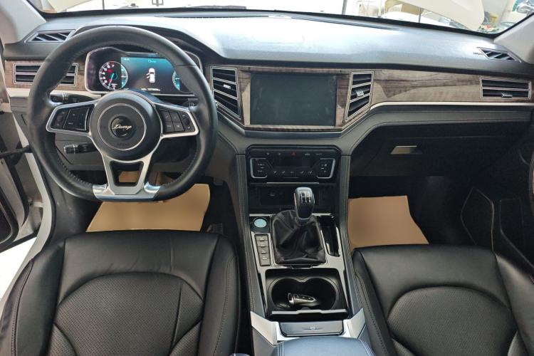 Used Zotye Domy X7 2017 1.8T Manual Luxury Model Center Console