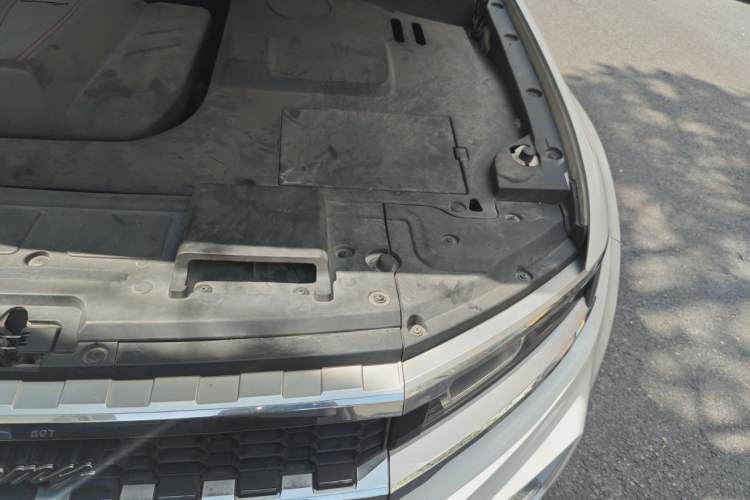 Used Zotye Domy X7 2017 1.8T DCT Luxury Model Engine Bay Left