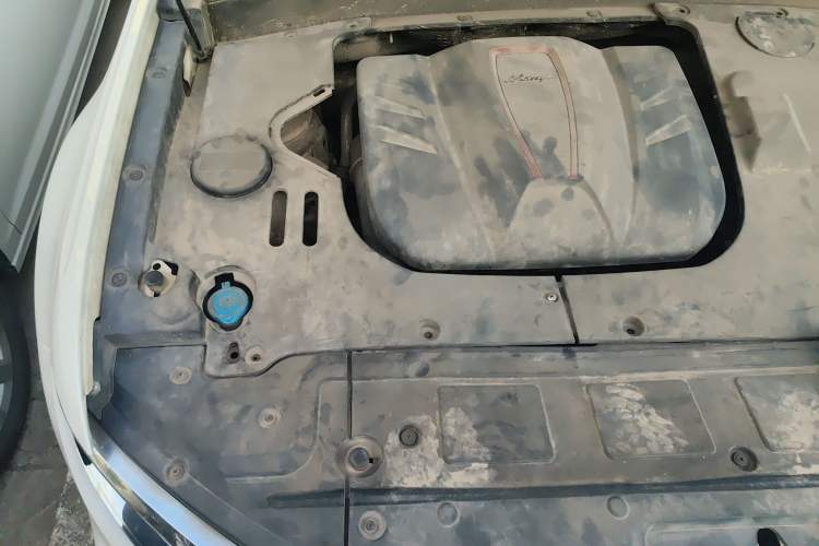 Used Zotye Domy X7 2017 2.0T DCT Ultimate Edition Engine Bay Right