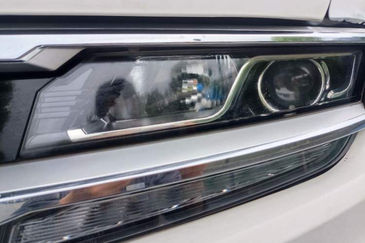Used Zotye Domy X7 2017 1.8T Manual Luxury Model Exterior 10