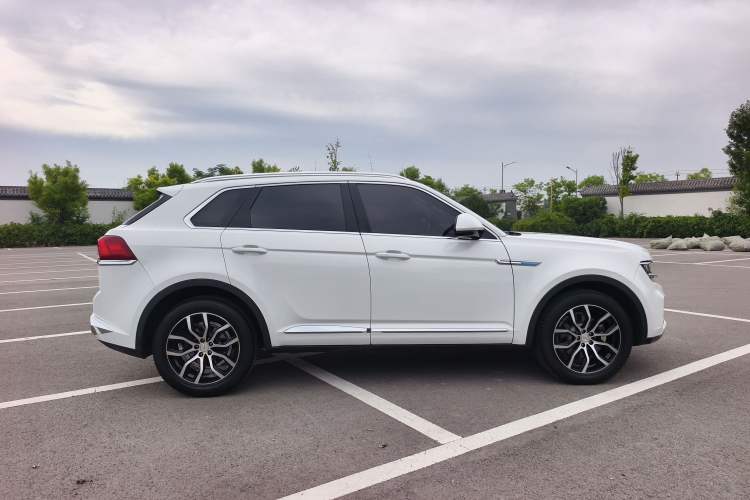 Used Zotye Domy X7 2017 1.8T DCT Prestige Model Exterior 2