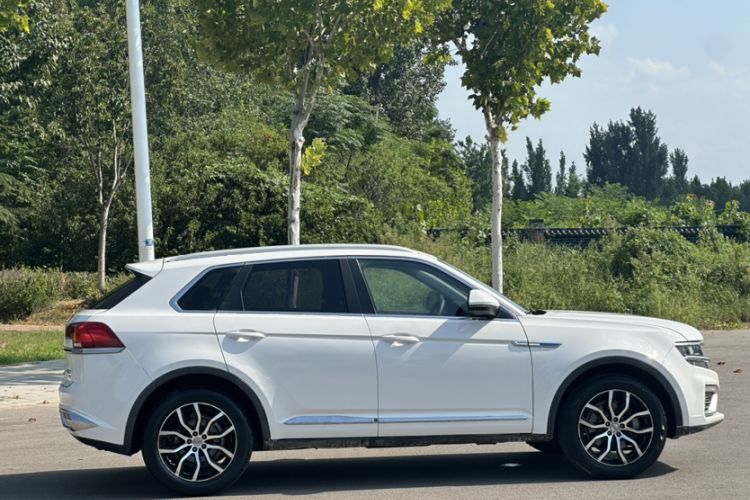 Used Zotye Domy X7 2017 1.8T Manual Luxury Model Exterior 2