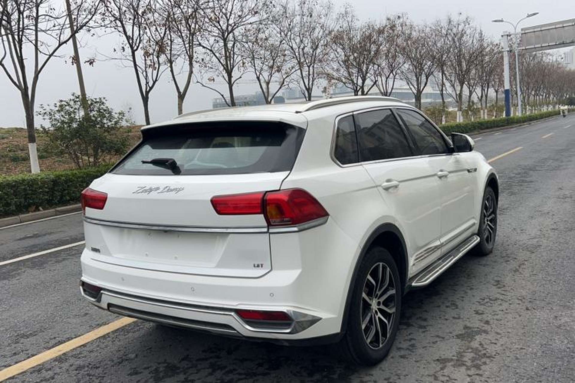 Used Zotye Domy X7 2017 1.8T Manual Luxury Model Exterior 3