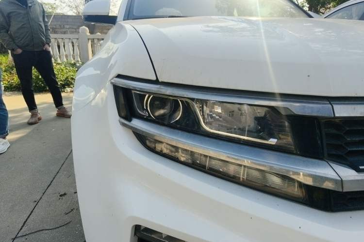 Used Zotye Domy X7 2017 1.8T Manual Luxury Model Exterior 6