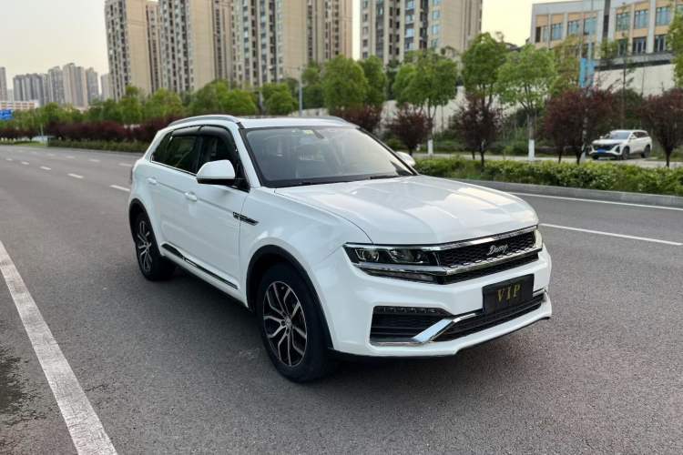 Used Zotye Domy X7 2017 1.8T Manual Luxury Model Front Right 45 Deg