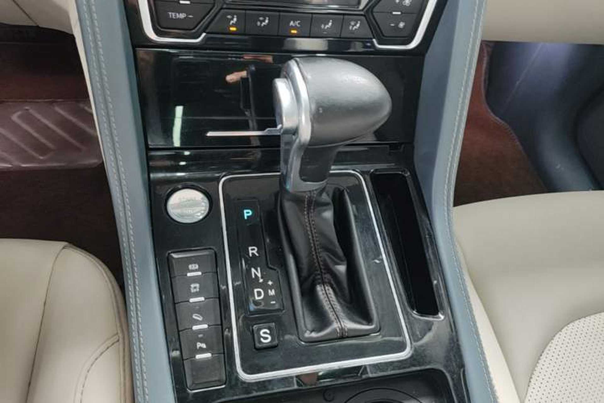 Used Zotye Domy X7 2017 Upgraded Edition 1.8T DCT Huashan Model Gear Lever