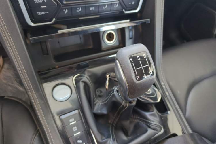 Used Zotye Domy X7 2017 1.8T Manual Luxury Model Gear Lever