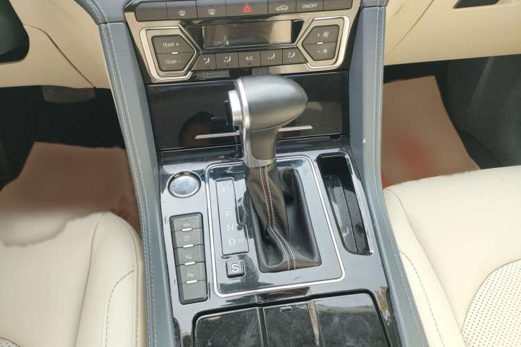 Used Zotye Domy X7 2017 Upgraded Edition 1.8T DCT Huashan Model Gear Lever