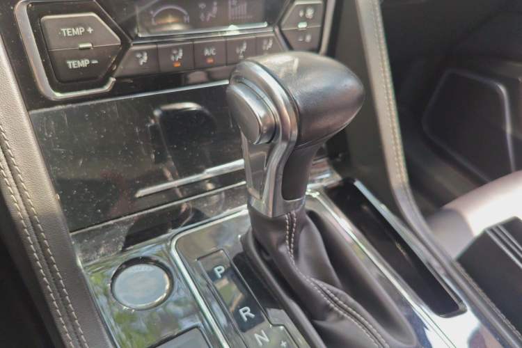 Used Zotye Domy X7 2017 1.8T DCT Luxury Model Gear Lever
