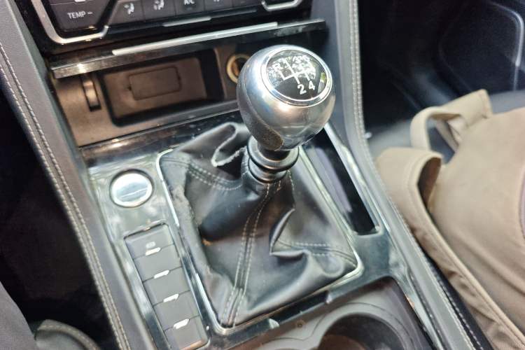 Used Zotye Domy X7 2017 1.5T Manual Elite Version Gear Lever