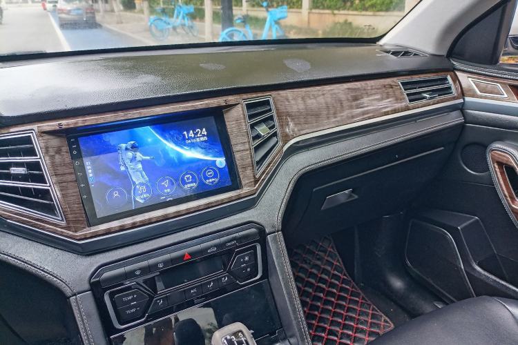 Used Zotye Domy X7 2017 1.8T Manual Luxury Model Interior 13