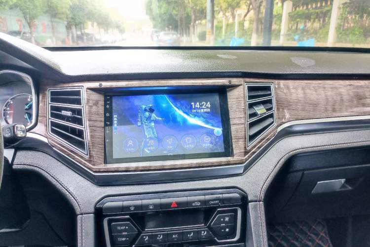 Used Zotye Domy X7 2017 1.8T Manual Luxury Model Interior 15