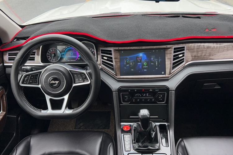 Used Zotye Domy X7 2017 1.8T Manual Luxury Model Interior 2