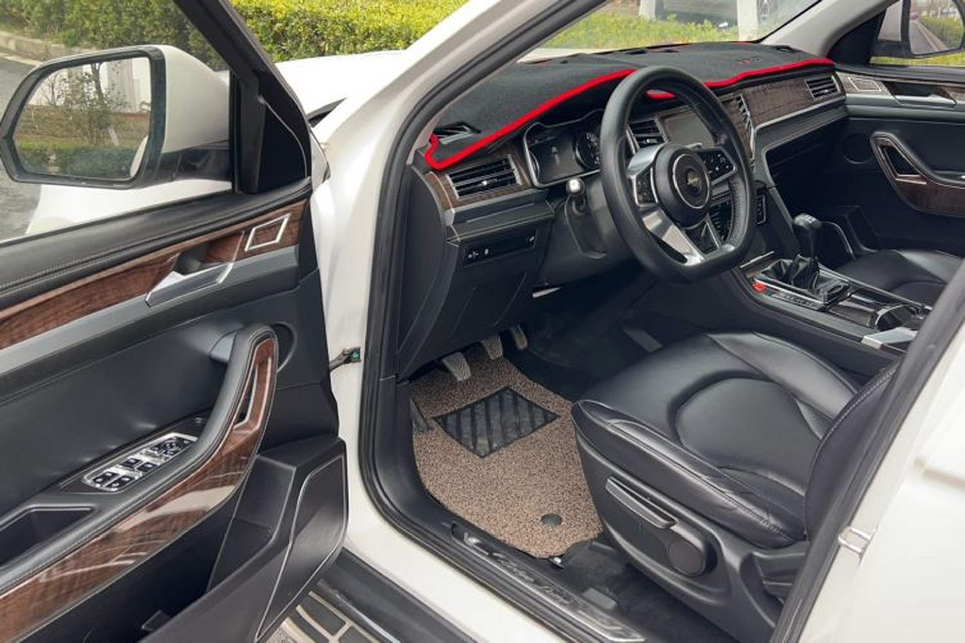 Used Zotye Domy X7 2017 1.8T Manual Luxury Model Interior 2