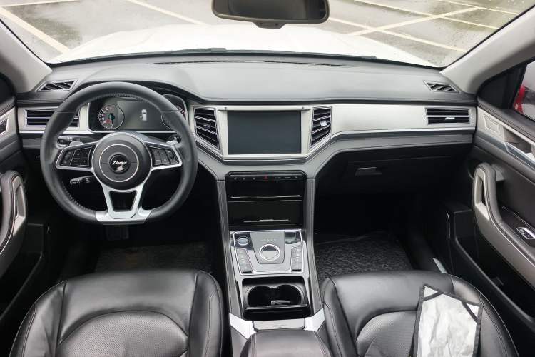 Used Zotye Domy X7 2017 Top-Grade Model 2.0T DCT Tianshan Version Interior 3