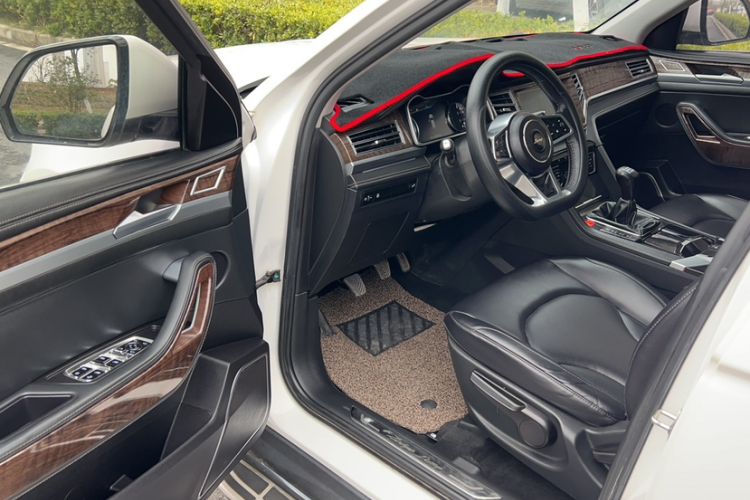 Used Zotye Domy X7 2017 1.8T Manual Luxury Model Interior 3