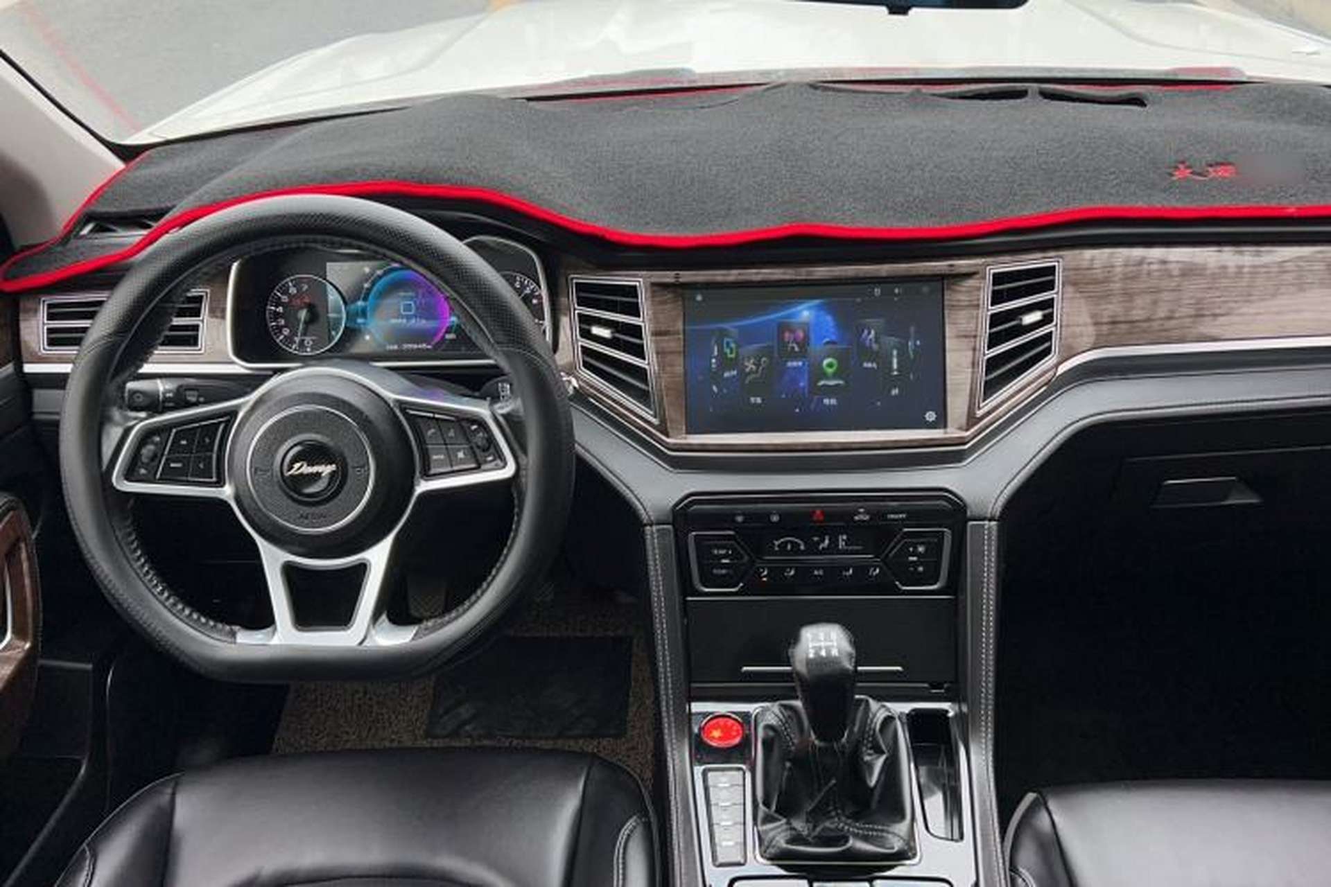 Used Zotye Domy X7 2017 1.8T Manual Luxury Model Interior 3