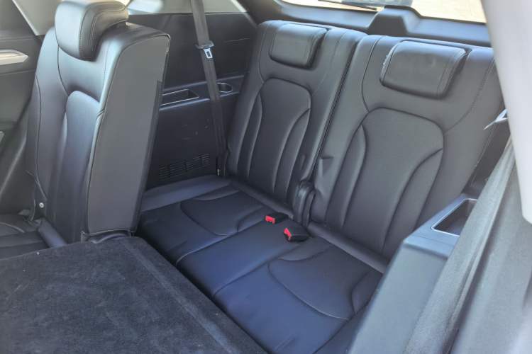 Used Zotye Domy X7 2017 Upgraded Edition 2.0T DCT Huangshan Model 7 Seats Interior 3