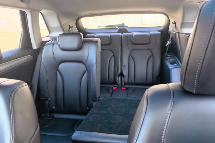 Used Zotye Domy X7 2017 Upgraded Edition 2.0T DCT Huangshan Model 7 Seats Interior 4