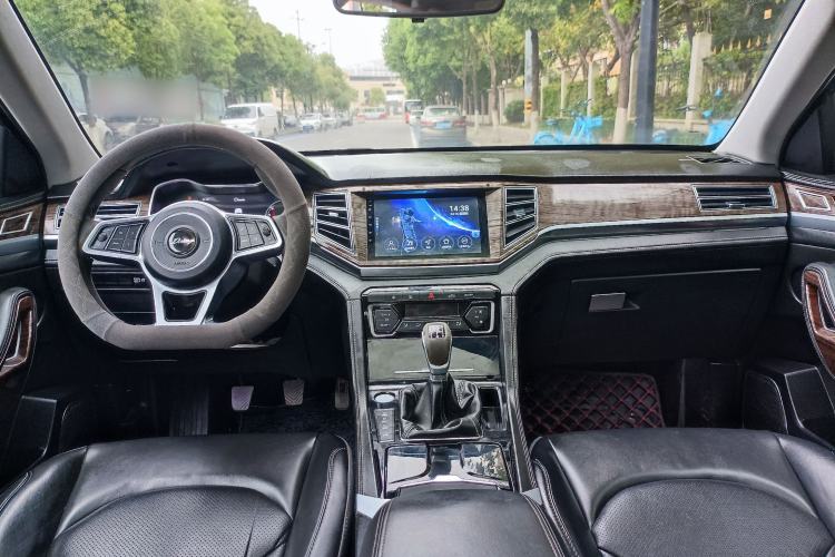 Used Zotye Domy X7 2017 1.8T Manual Luxury Model Interior 4