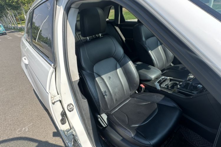 Used Zotye Domy X7 2017 1.8T Manual Luxury Model Interior 4