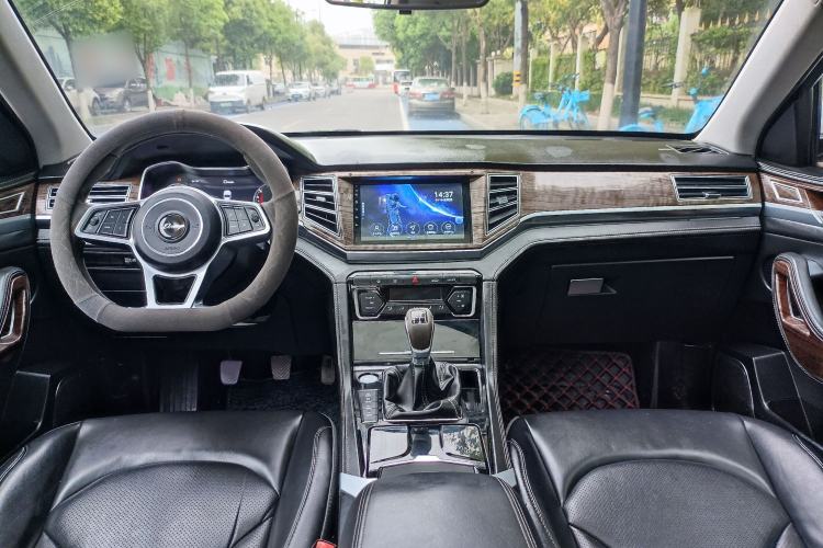 Used Zotye Domy X7 2017 1.8T Manual Luxury Model Interior 6