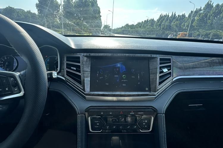 Used Zotye Domy X7 2017 1.8T Manual Luxury Model Interior 7