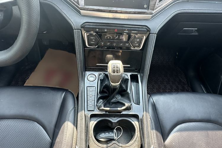 Used Zotye Domy X7 2017 1.8T Manual Luxury Model Interior 8