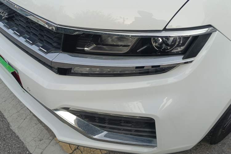 Used Zotye Domy X7 2017 Upgraded Edition 1.8T DCT Huashan Model Left Front Headlight