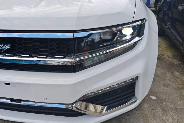 Used Zotye Domy X7 2017 Upgraded Edition 2.0T DCT Huangshan Model 7 Seats Left Front Headlight
