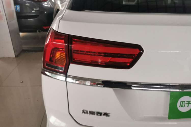 Used Zotye Domy X7 2017 2.0T DCT Ultimate Edition Left Rear Taillight