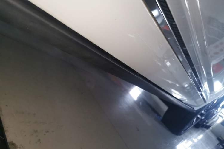 Used Zotye Domy X7 2017 2.0T DCT Ultimate Edition Left Side Sill