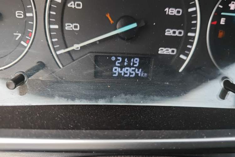 Used Zotye Domy X7 2017 1.5T Manual Elite Version Odometer Close Up