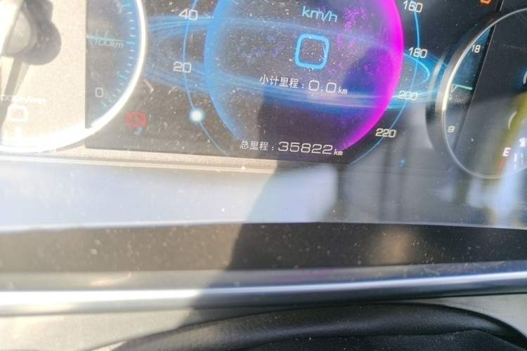 Used Zotye Domy X7 2017 1.8T Manual Luxury Model Odometer Close Up