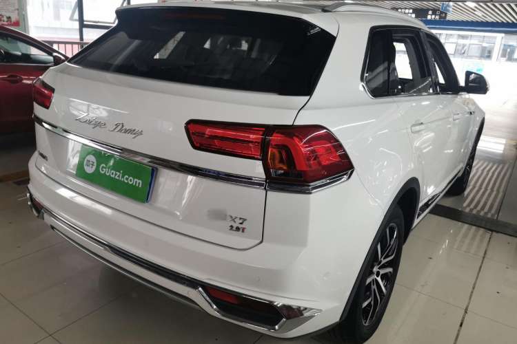 Used Zotye Domy X7 2017 2.0T DCT Ultimate Edition Rear Right 45 Deg