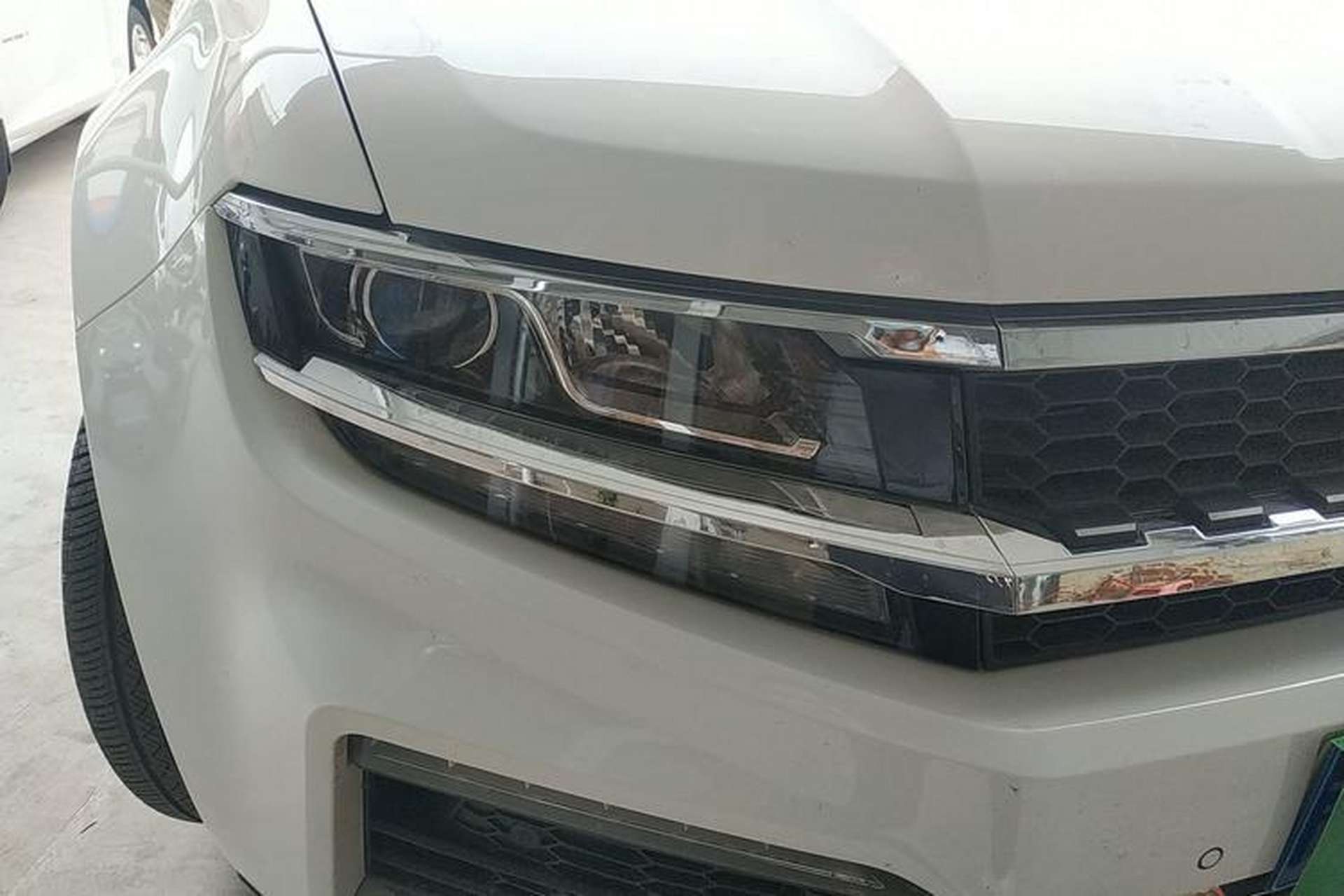 Used Zotye Domy X7 2017 Upgraded Edition 1.8T DCT Huashan Model Right Front Headlight