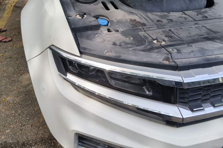Used Zotye Domy X7 2017 1.8T DCT Prestige Model Right Front Headlight