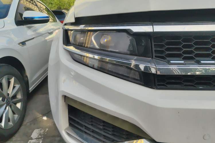 Used Zotye Domy X7 2017 2.0T DCT Ultimate Edition Right Front Headlight