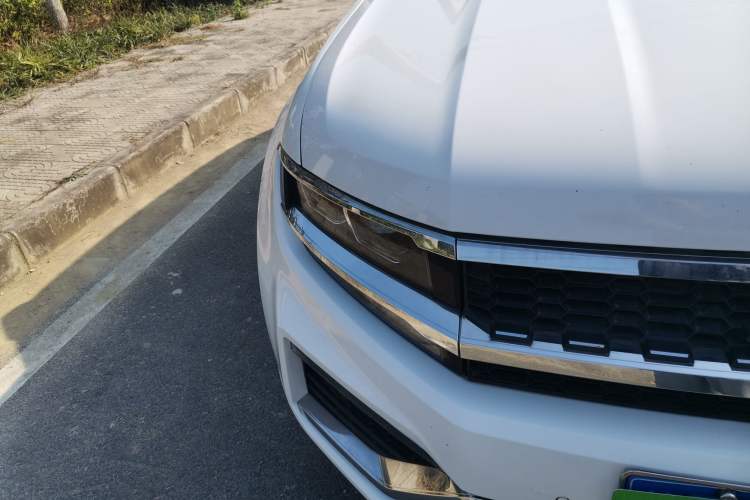 Used Zotye Domy X7 2017 Upgraded Edition 2.0T DCT Huangshan Model 7 Seats Right Front Headlight