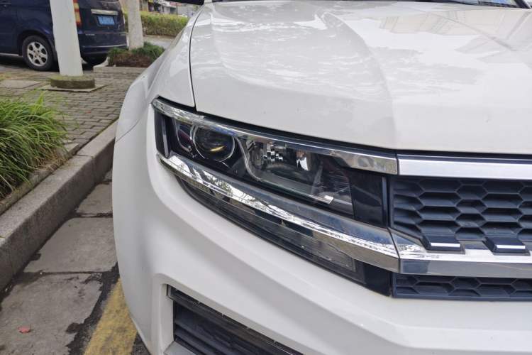 Used Zotye Domy X7 2017 1.5T Manual Elite Version Right Front Headlight