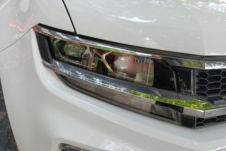 Used Zotye Domy X7 2017 2.0T DCT Ultimate Edition Right Front Headlight