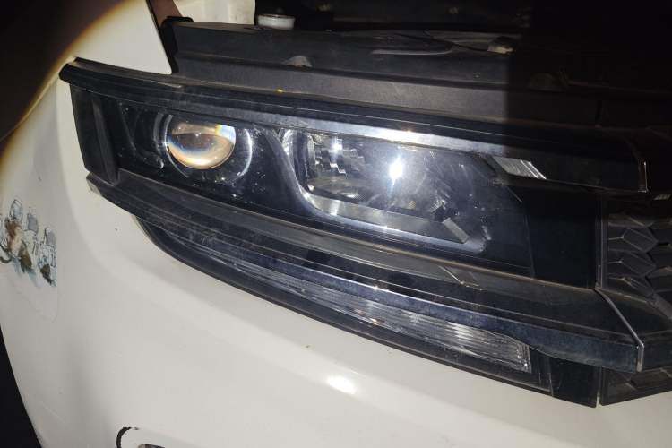 Used Zotye Domy X7 2017 1.5T Manual Elite Version Right Front Headlight