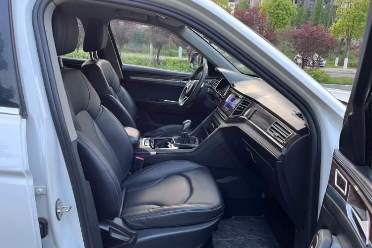 Used Zotye Domy X7 2017 1.8T Manual Luxury Model Right Front Seat