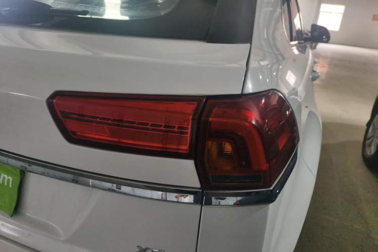 Used Zotye Domy X7 2017 1.8T Manual Luxury Model Right Rear Taillight