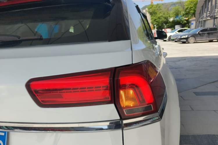 Used Zotye Domy X7 2017 1.8T Manual Luxury Model Right Rear Taillight