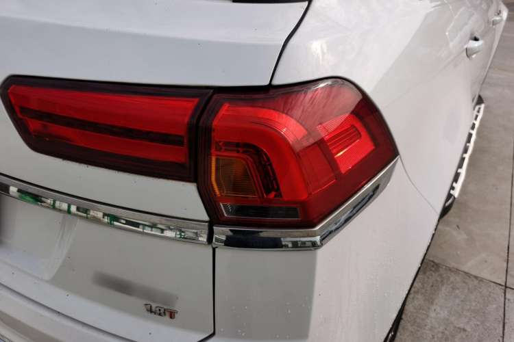 Used Zotye Domy X7 2017 Upgraded Edition 1.8T DCT Huashan Model Right Rear Taillight