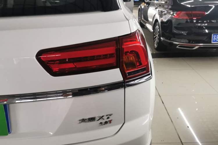 Used Zotye Domy X7 2017 2.0T DCT Ultimate Edition Right Rear Taillight