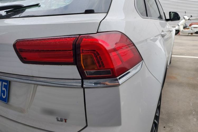 Used Zotye Domy X7 2017 1.8T Manual Luxury Model Right Rear Taillight